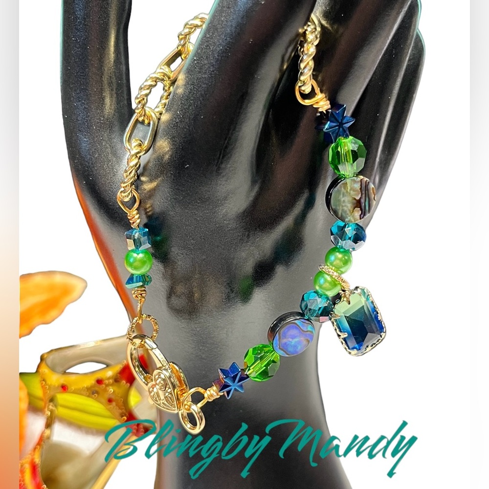 🎉🥰Stunning chunky dangle bracelet-abalone shell and bling/glitter